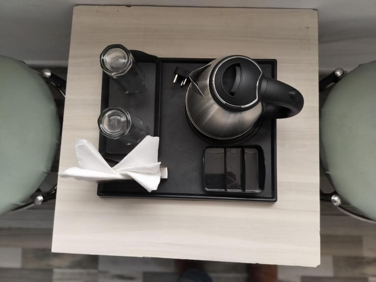 Hotel Clink New Delhi Airport エクステリア 写真