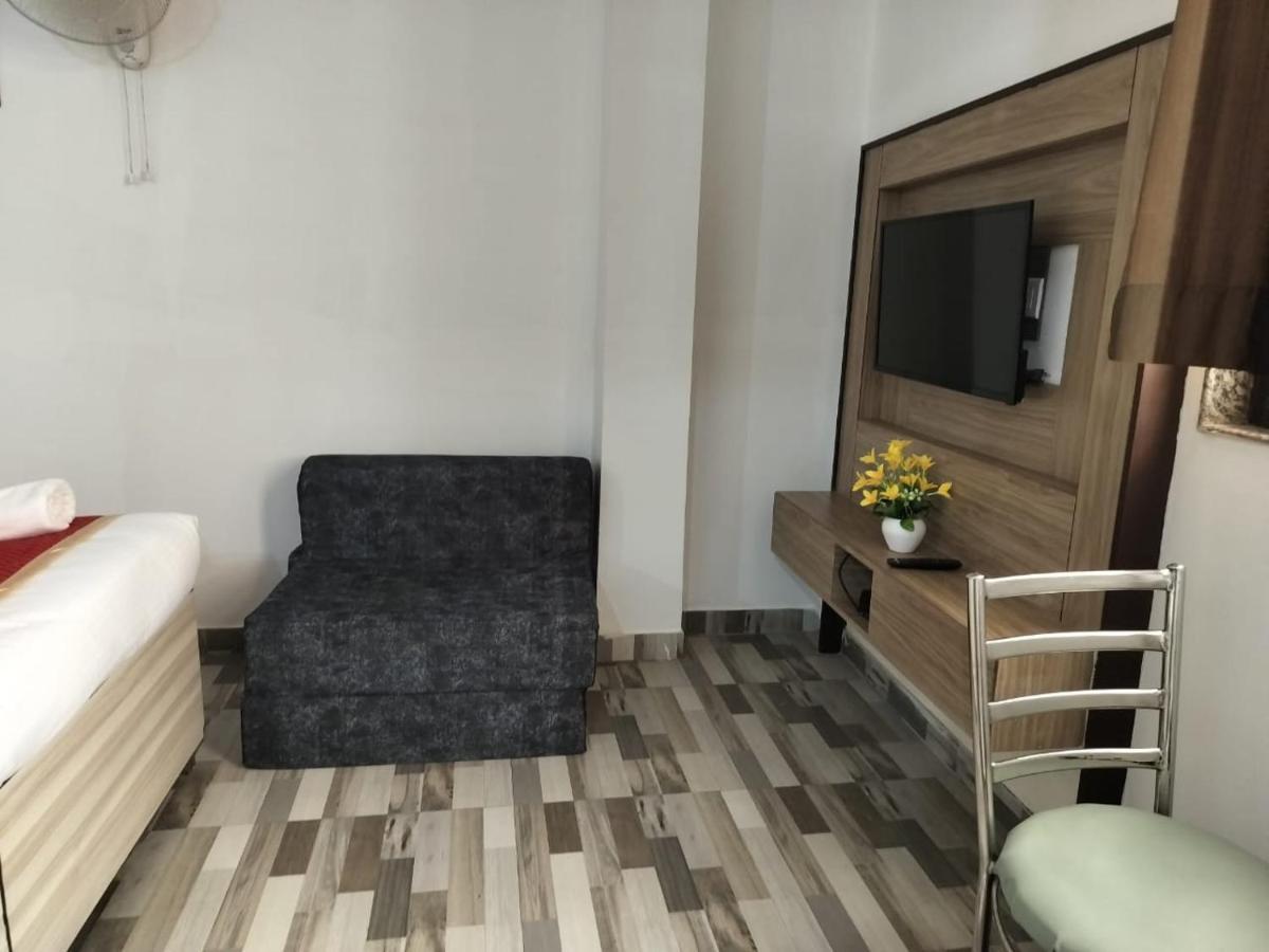 Hotel Clink New Delhi Airport エクステリア 写真