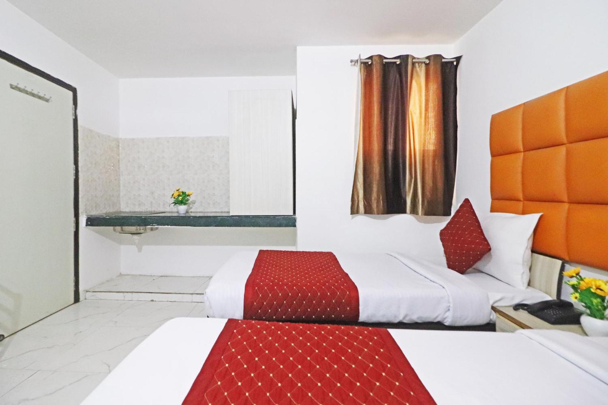 Hotel Clink New Delhi Airport エクステリア 写真