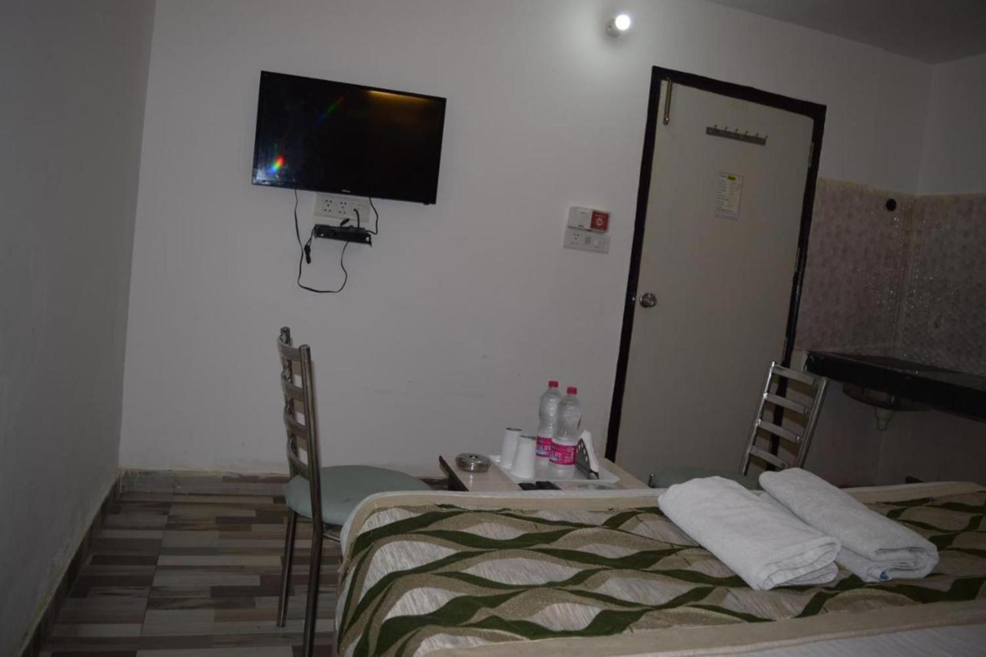 Hotel Clink New Delhi Airport エクステリア 写真