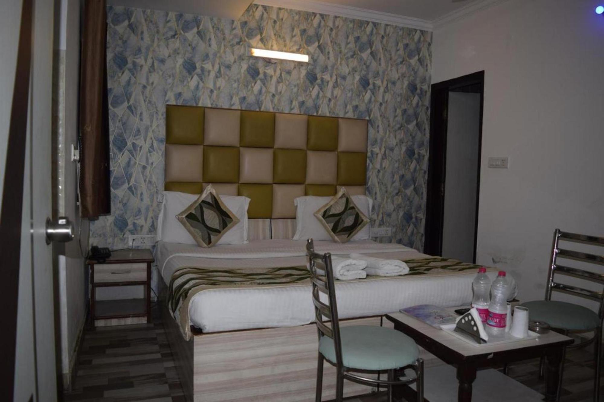 Hotel Clink New Delhi Airport エクステリア 写真