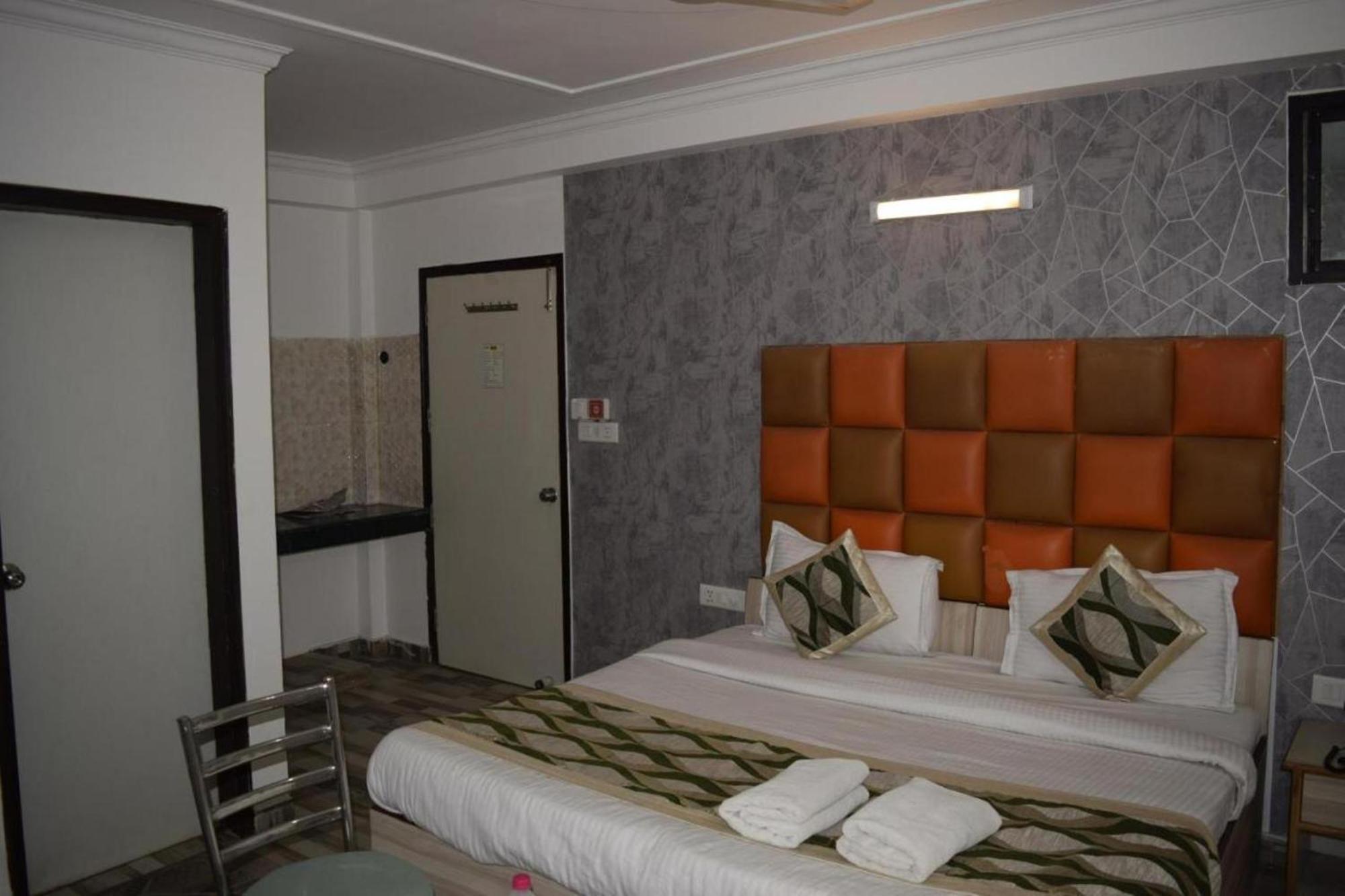Hotel Clink New Delhi Airport エクステリア 写真