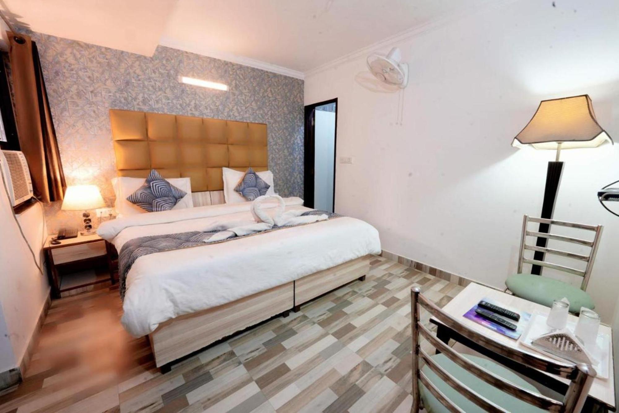 Hotel Clink New Delhi Airport エクステリア 写真