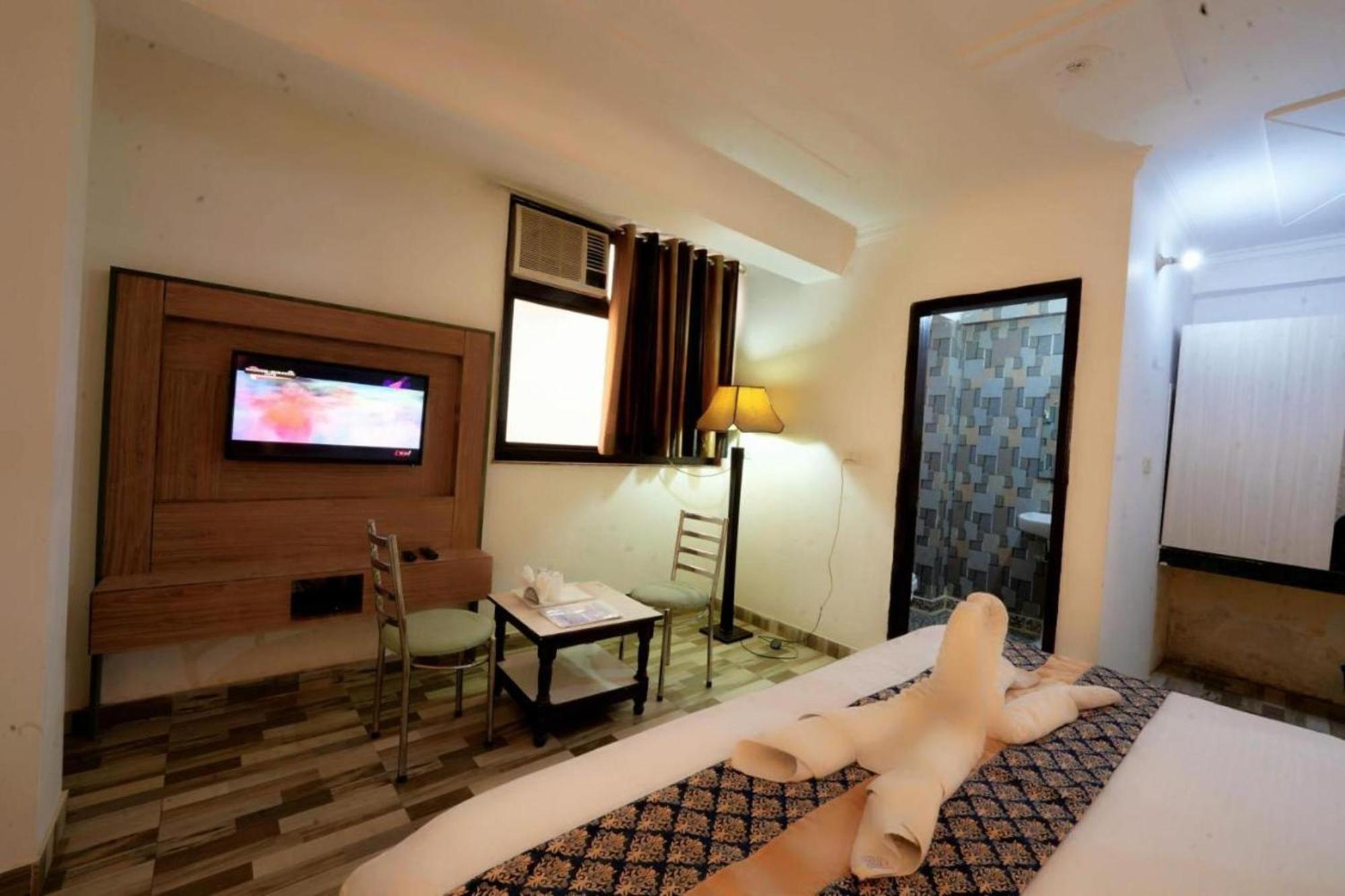 Hotel Clink New Delhi Airport エクステリア 写真