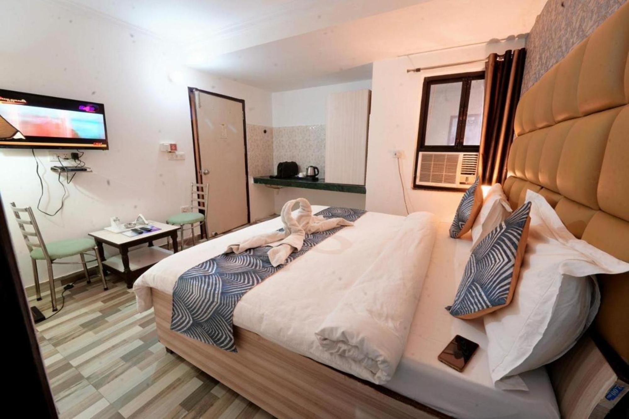 Hotel Clink New Delhi Airport エクステリア 写真