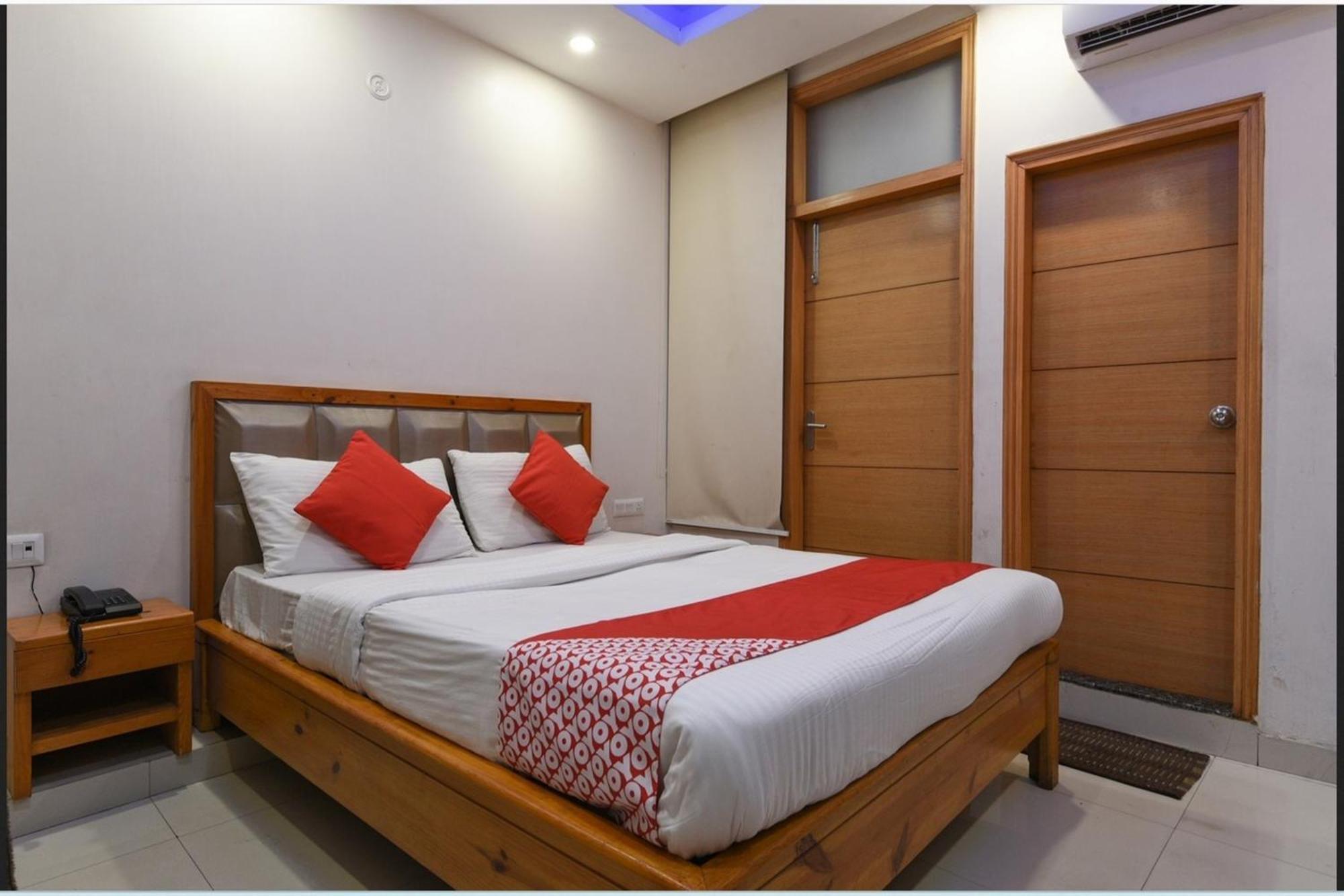 Hotel Clink New Delhi Airport エクステリア 写真