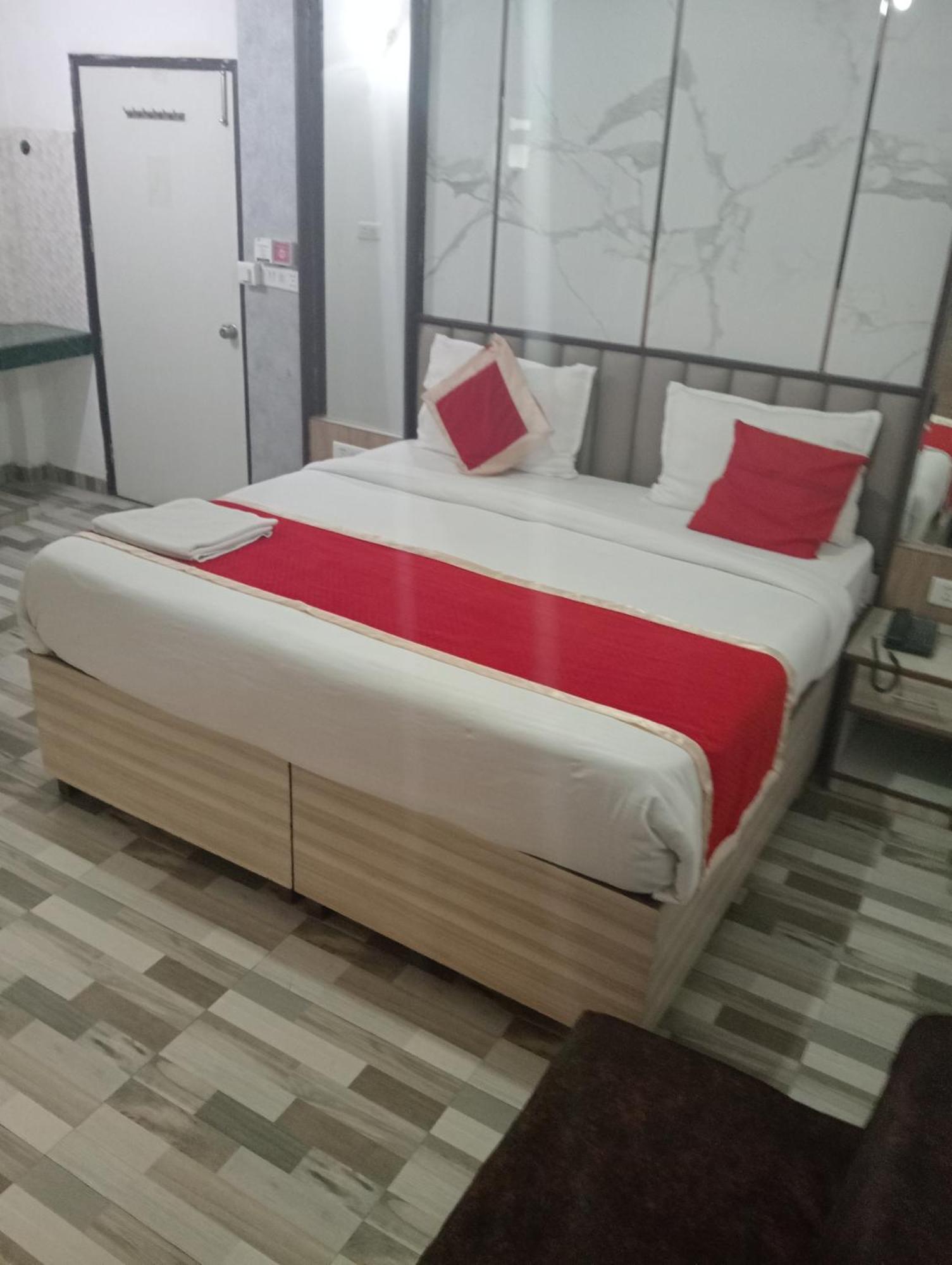 Hotel Clink New Delhi Airport エクステリア 写真