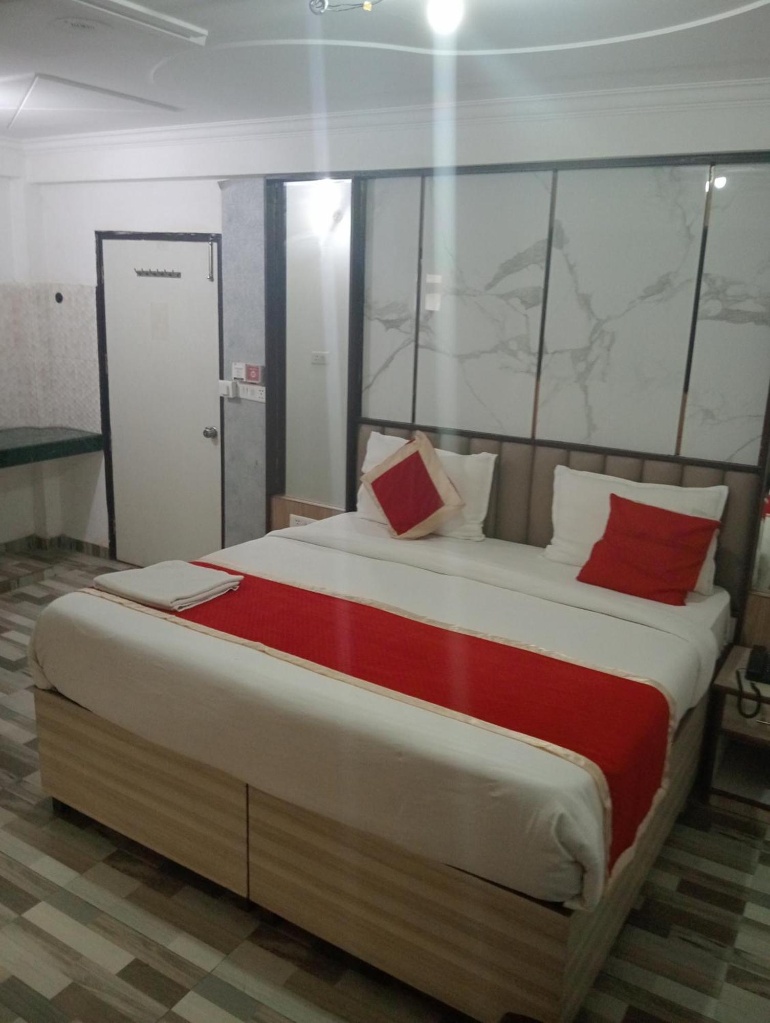 Hotel Clink New Delhi Airport エクステリア 写真