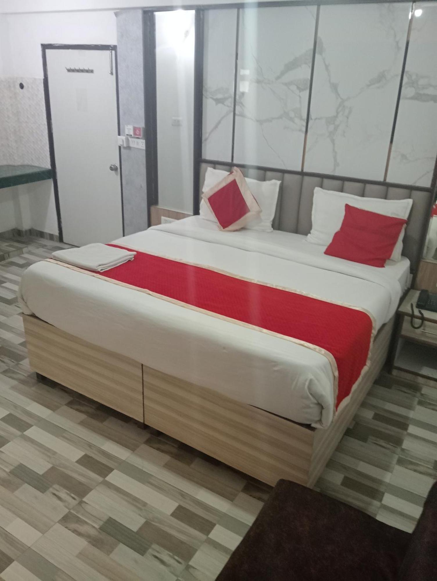 Hotel Clink New Delhi Airport エクステリア 写真