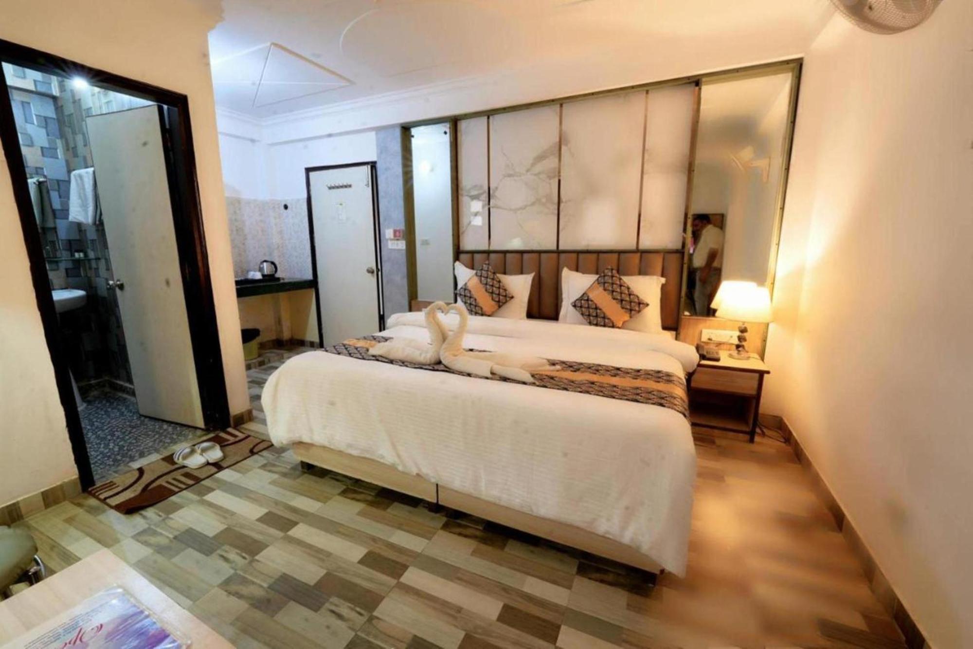 Hotel Clink New Delhi Airport エクステリア 写真