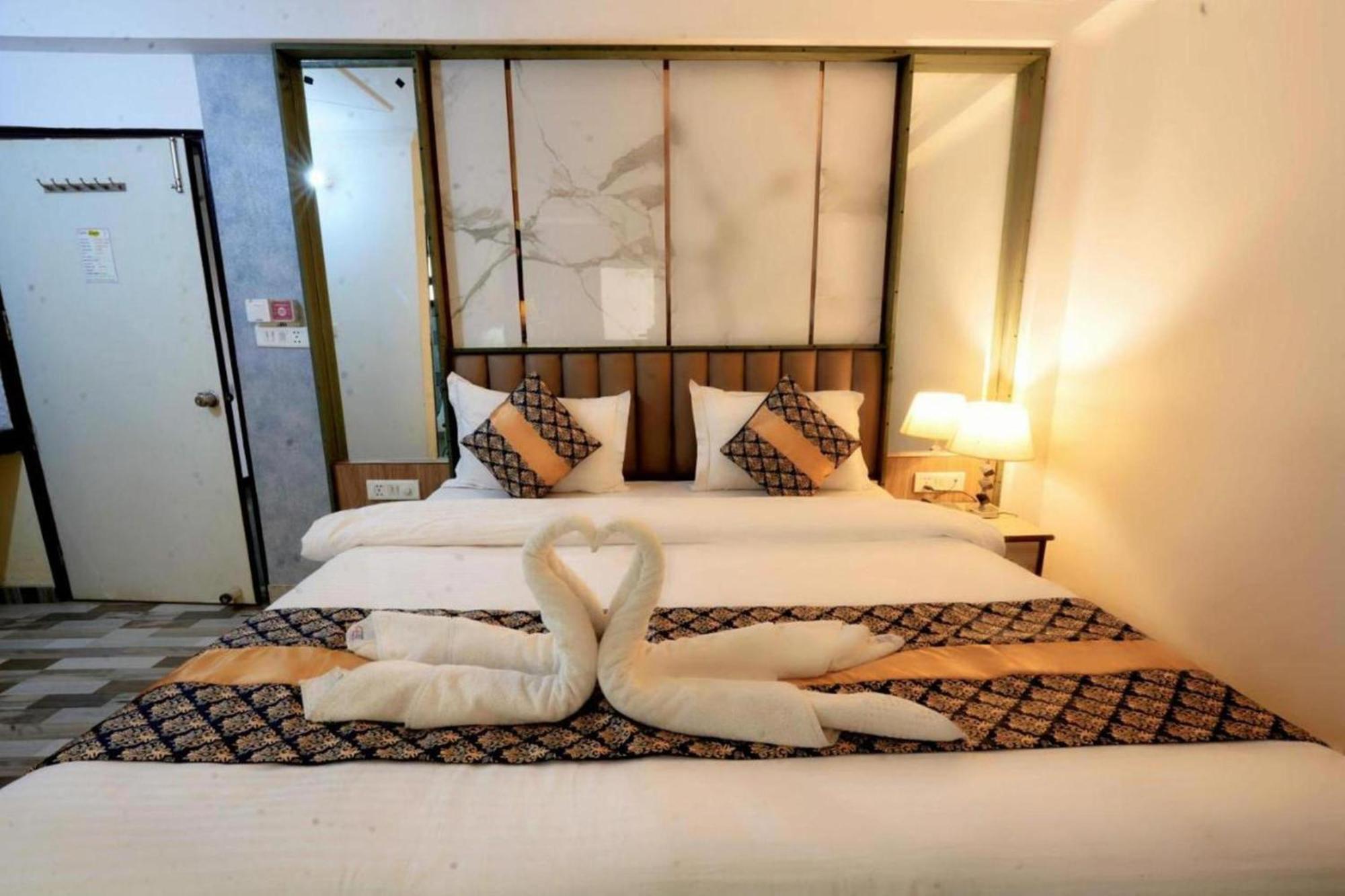 Hotel Clink New Delhi Airport エクステリア 写真