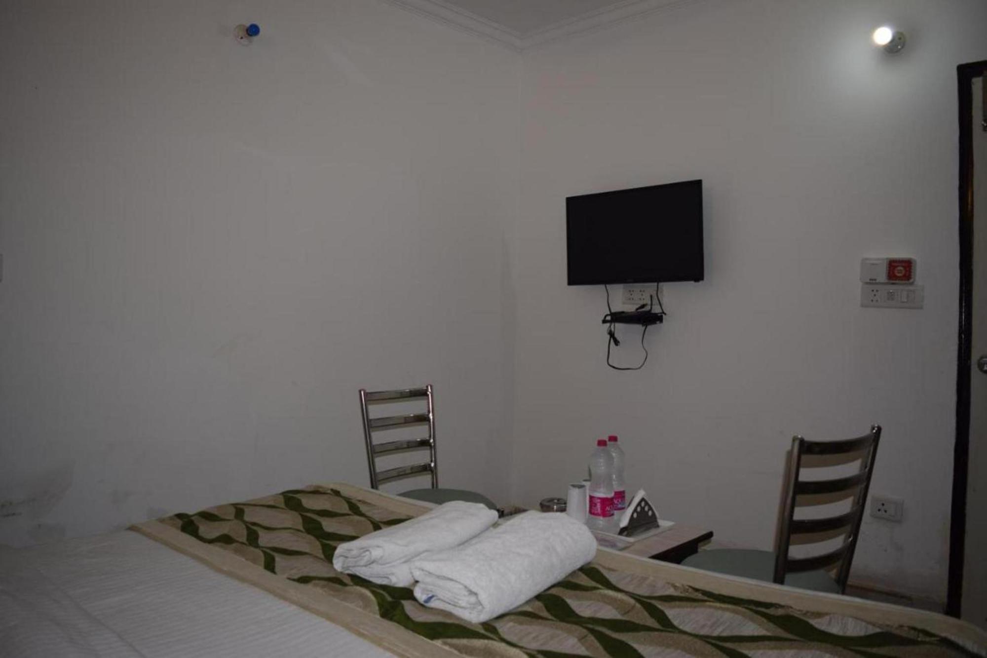Hotel Clink New Delhi Airport エクステリア 写真