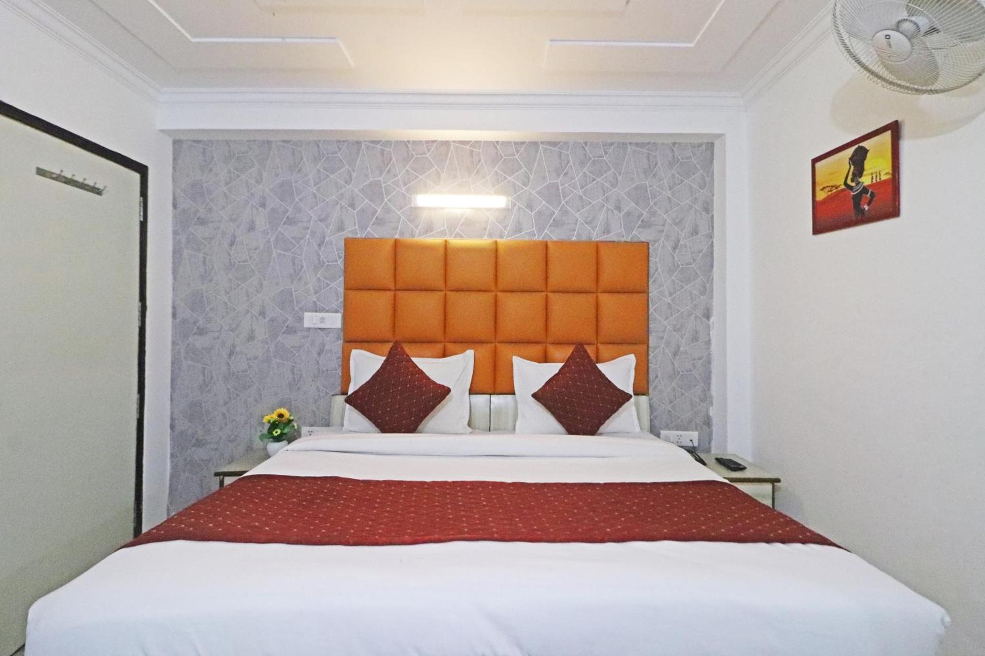 Hotel Clink New Delhi Airport エクステリア 写真