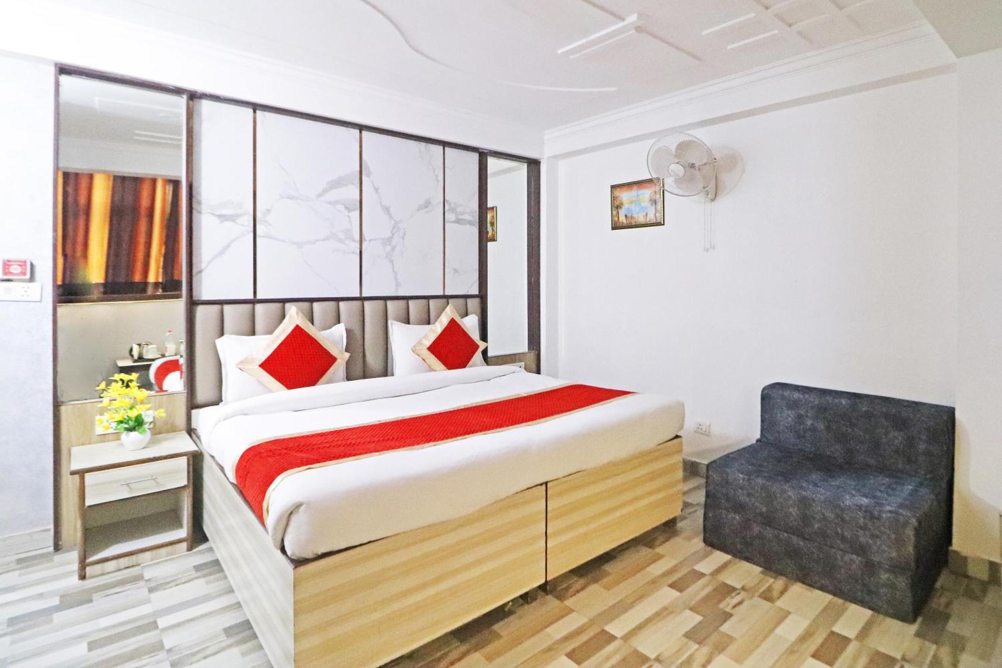 Hotel Clink New Delhi Airport エクステリア 写真