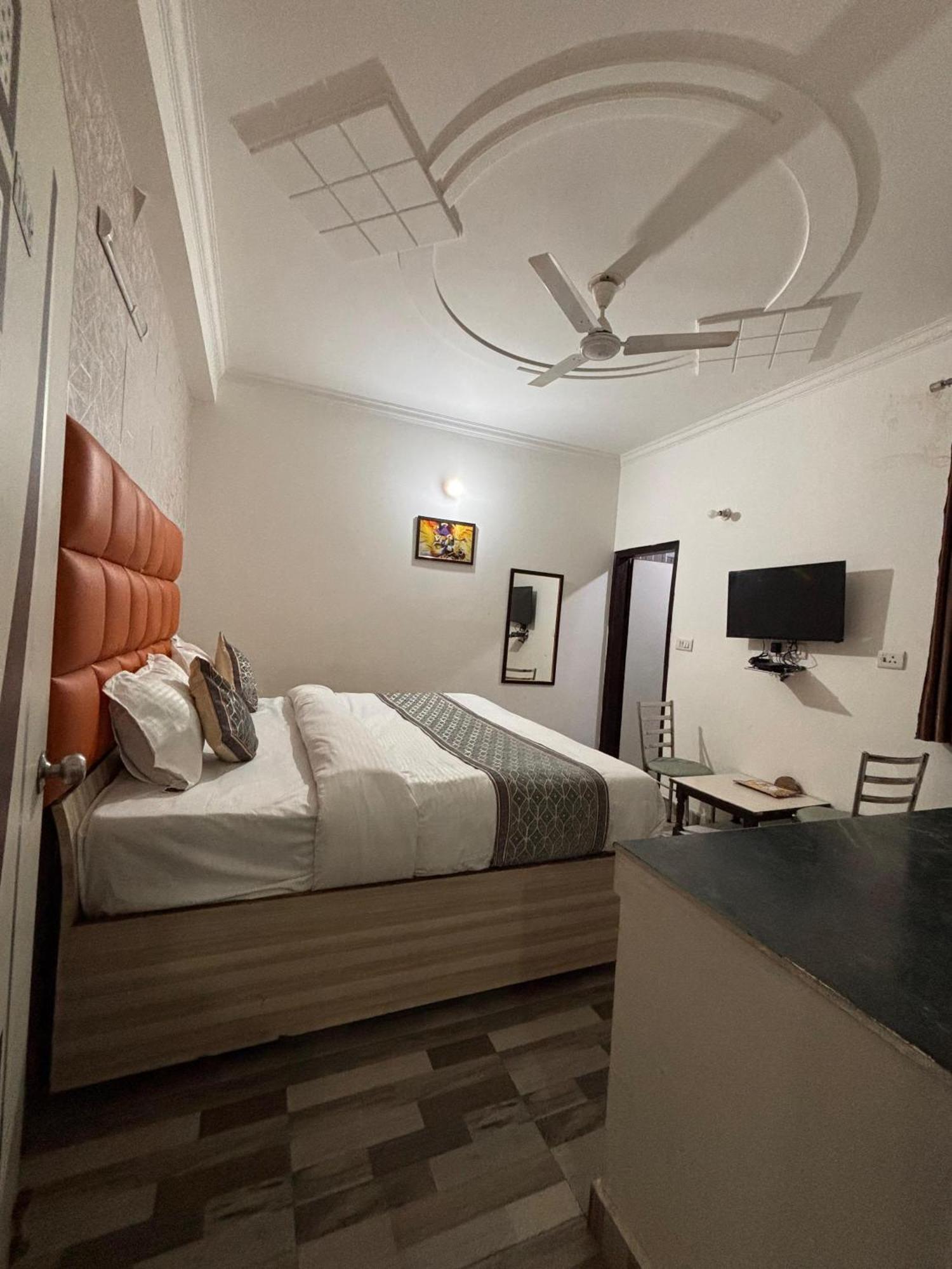 Hotel Clink New Delhi Airport エクステリア 写真